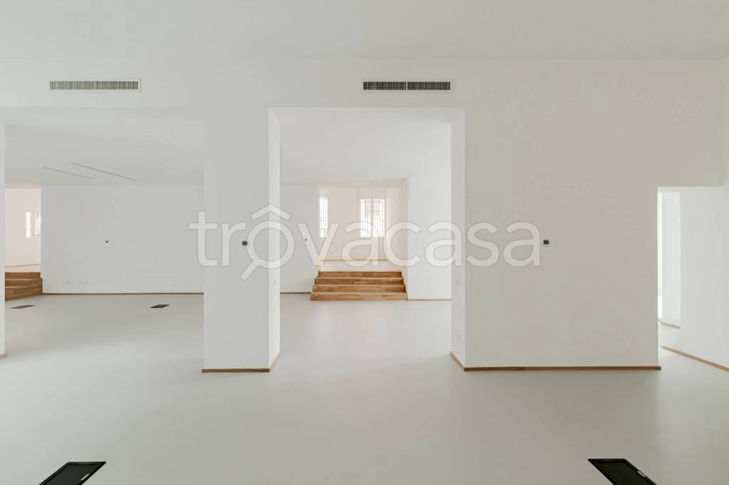 ufficio in vendita a Milano in zona Bovisa
