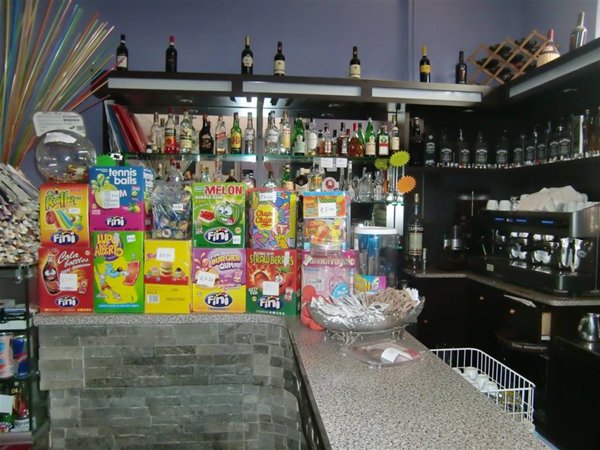 negozio in vendita a Milano in zona Lorenteggio