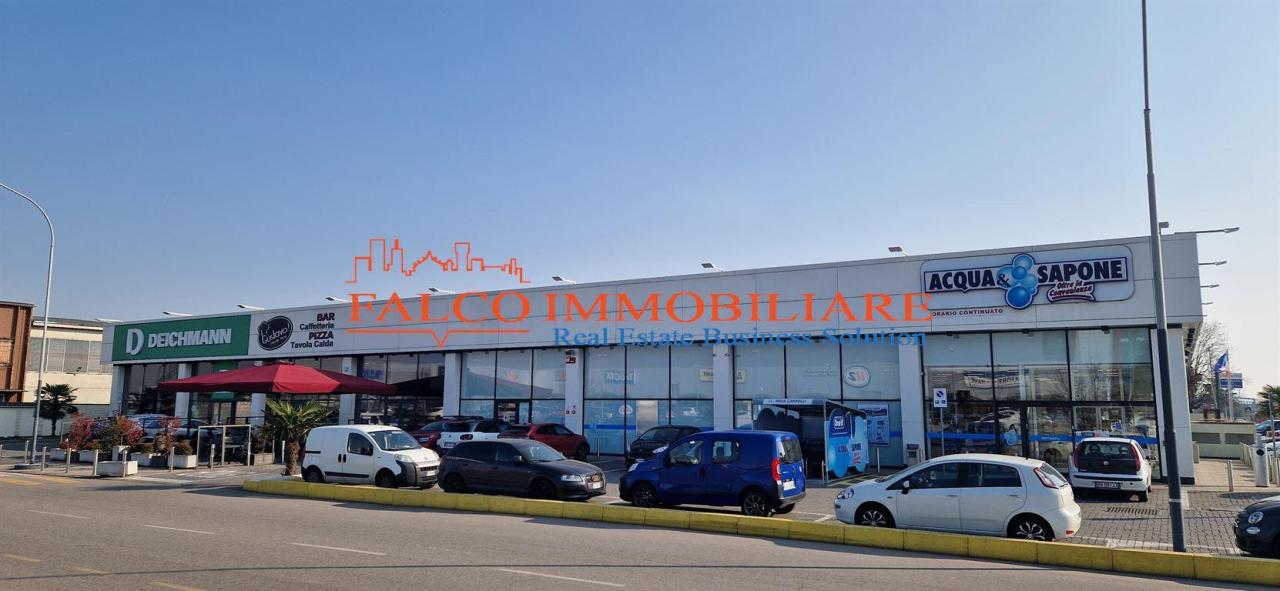 locale commerciale in vendita a Milano in zona Solari