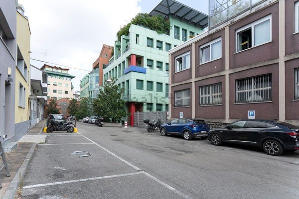 appartamento in vendita a Milano in zona Vigentino