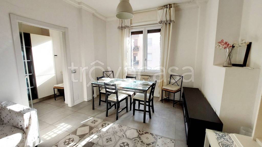 appartamento in vendita a Milano in zona Lorenteggio