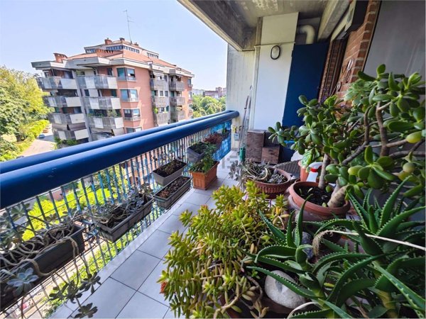 appartamento in vendita a Milano in zona Gallaratese