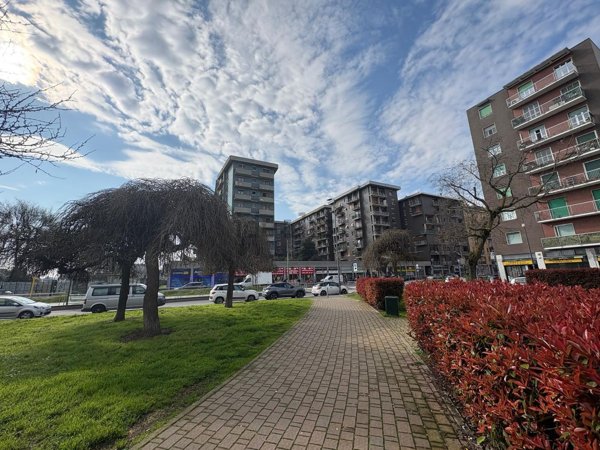 appartamento in vendita a Milano in zona Lorenteggio