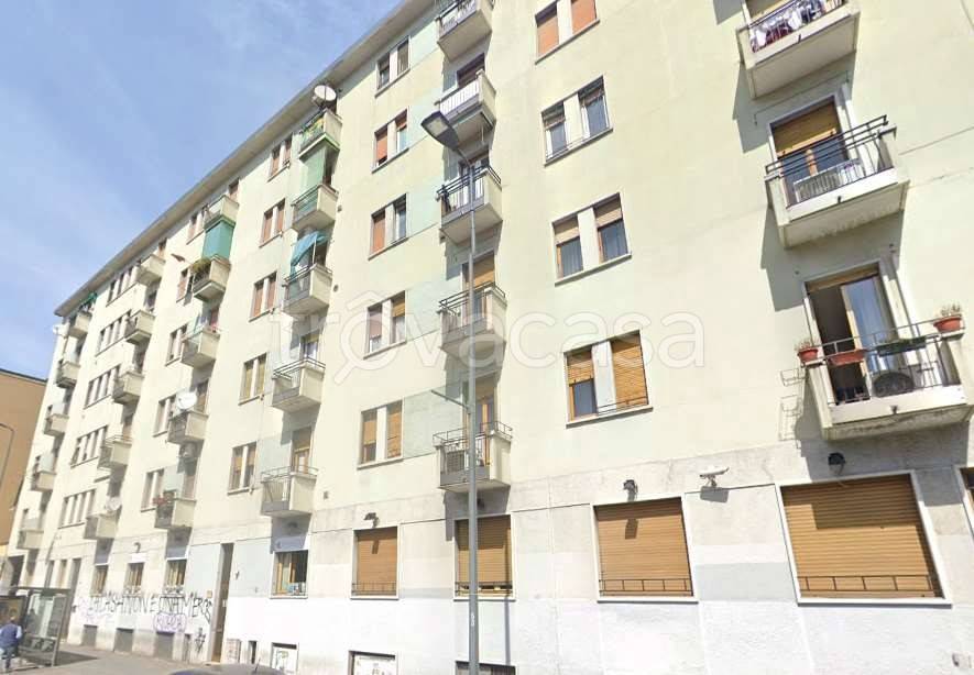 appartamento in vendita a Milano in zona Famagosta