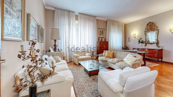 appartamento in vendita a Milano in zona Guastalla
