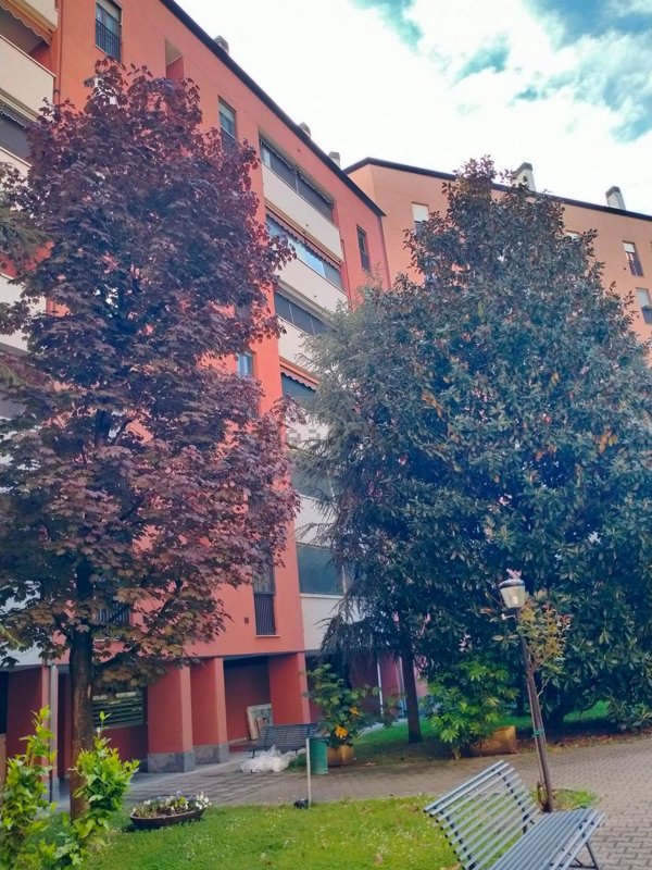 appartamento in vendita a Milano in zona Lorenteggio
