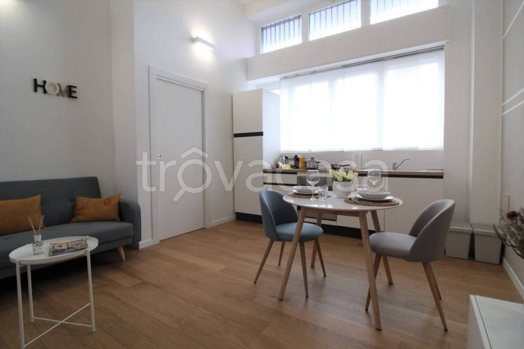 appartamento in vendita a Milano in zona Famagosta