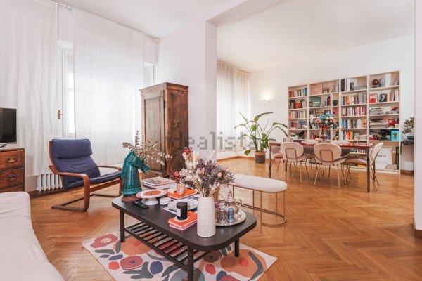 appartamento in vendita a Milano in zona Porta Nuova
