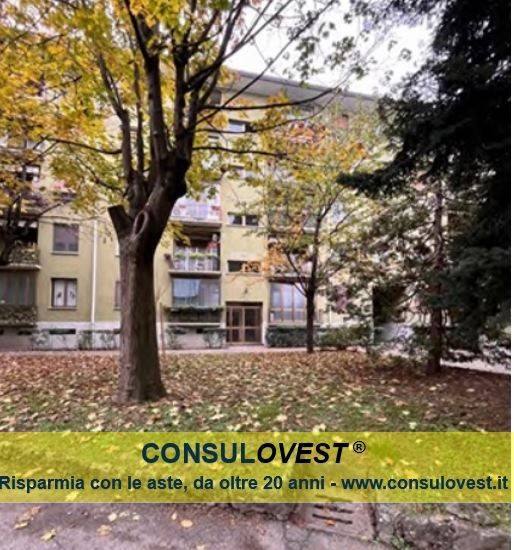 appartamento in vendita a Milano in zona Baggio