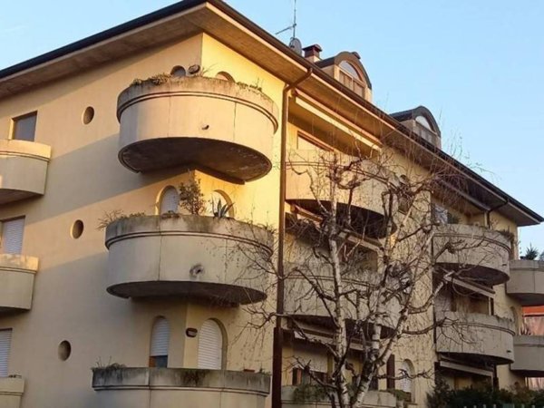 appartamento in vendita a Milano in zona Baggio