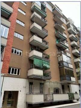 appartamento in vendita a Milano in zona Lorenteggio
