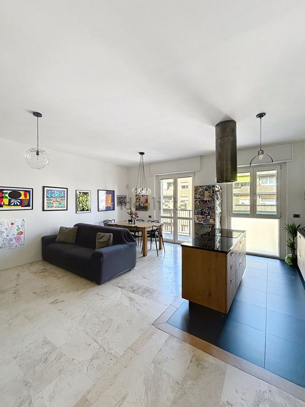 appartamento in vendita a Milano in zona Lorenteggio