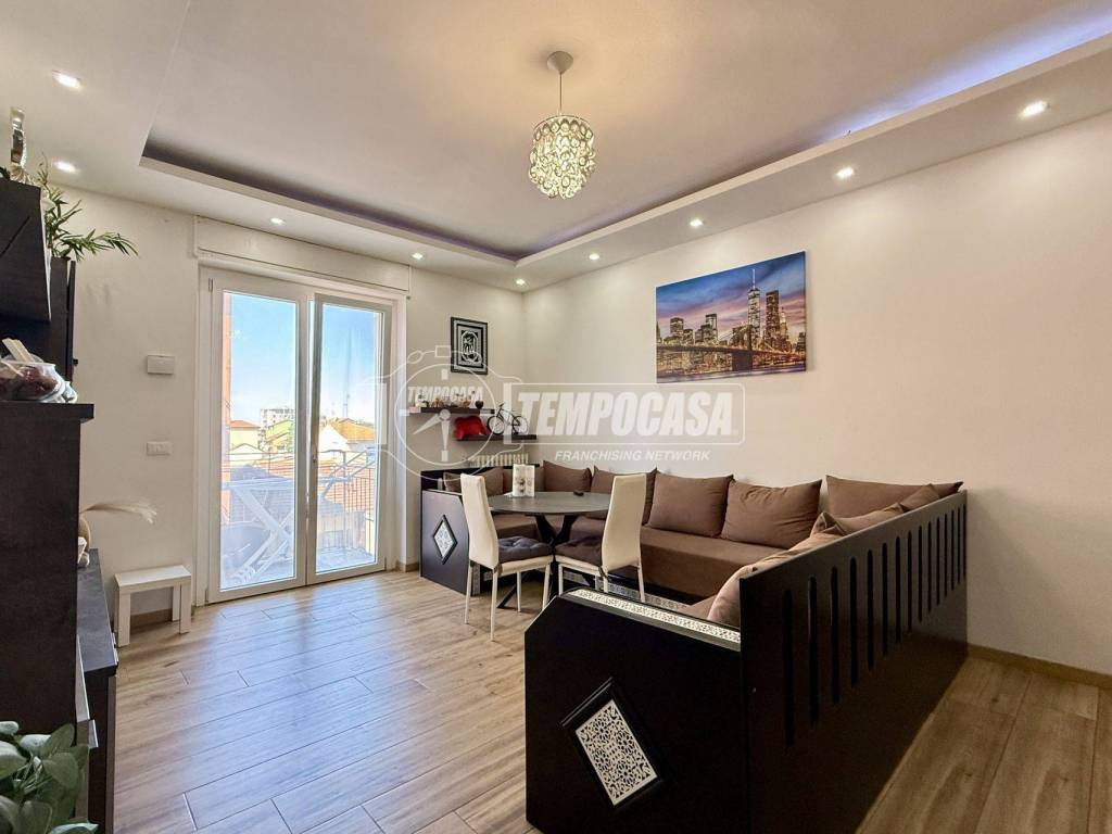appartamento in vendita a Milano in zona Baggio