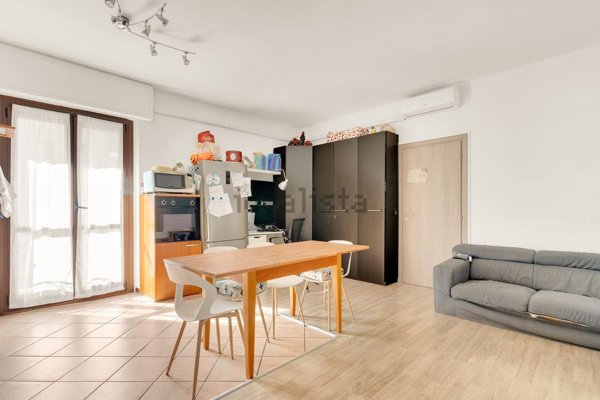 appartamento in vendita a Milano in zona Lorenteggio