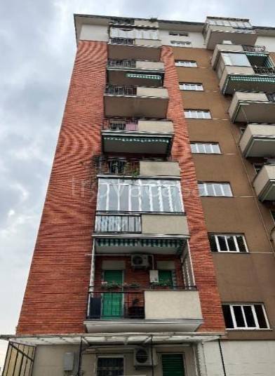appartamento in vendita a Milano in zona Lorenteggio