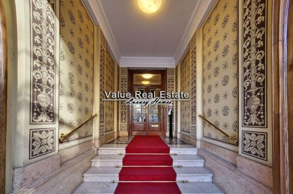 appartamento in vendita a Milano in zona Bullona