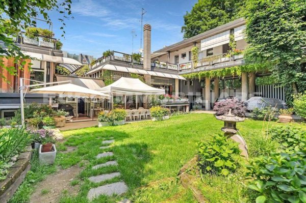 casa indipendente in vendita a Milano in zona Trenno