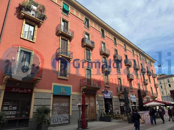 appartamento in vendita a Milano in zona Lorenteggio