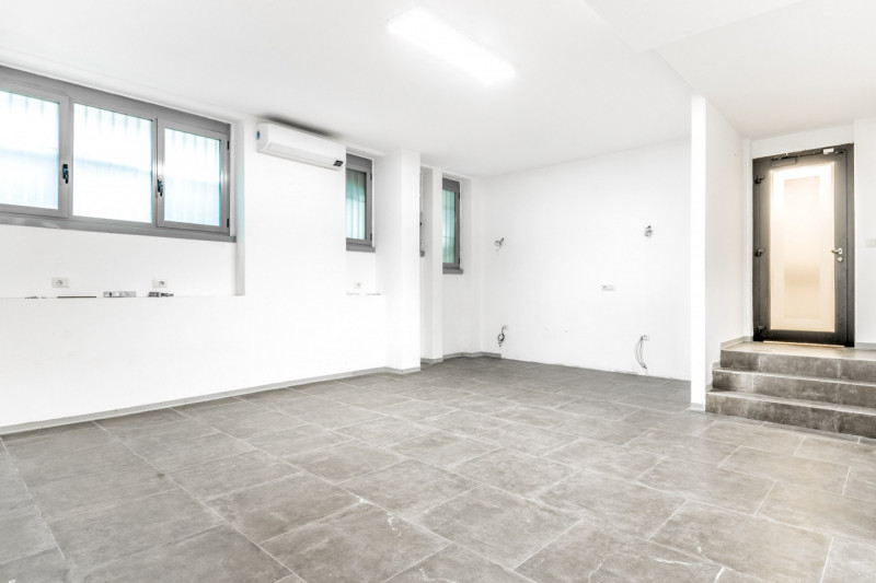ufficio in vendita a Milano in zona Stazione Centrale