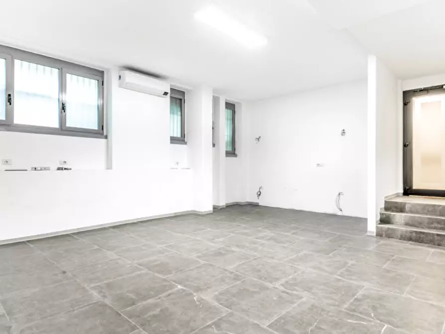 ufficio in vendita a Milano in zona Stazione Centrale