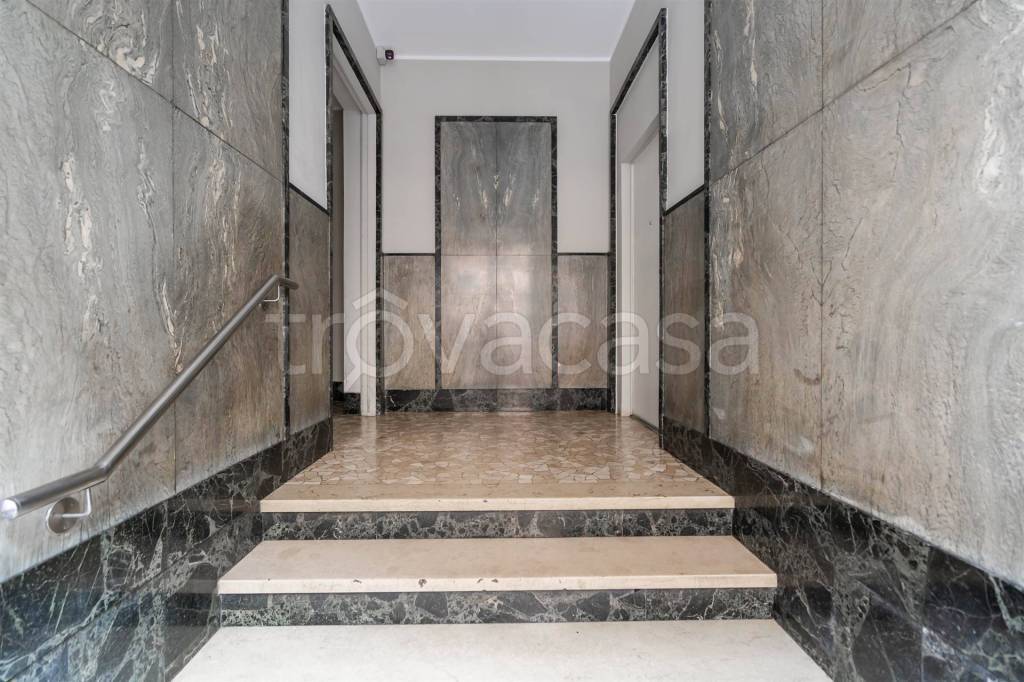 appartamento in vendita a Milano in zona Cagnola
