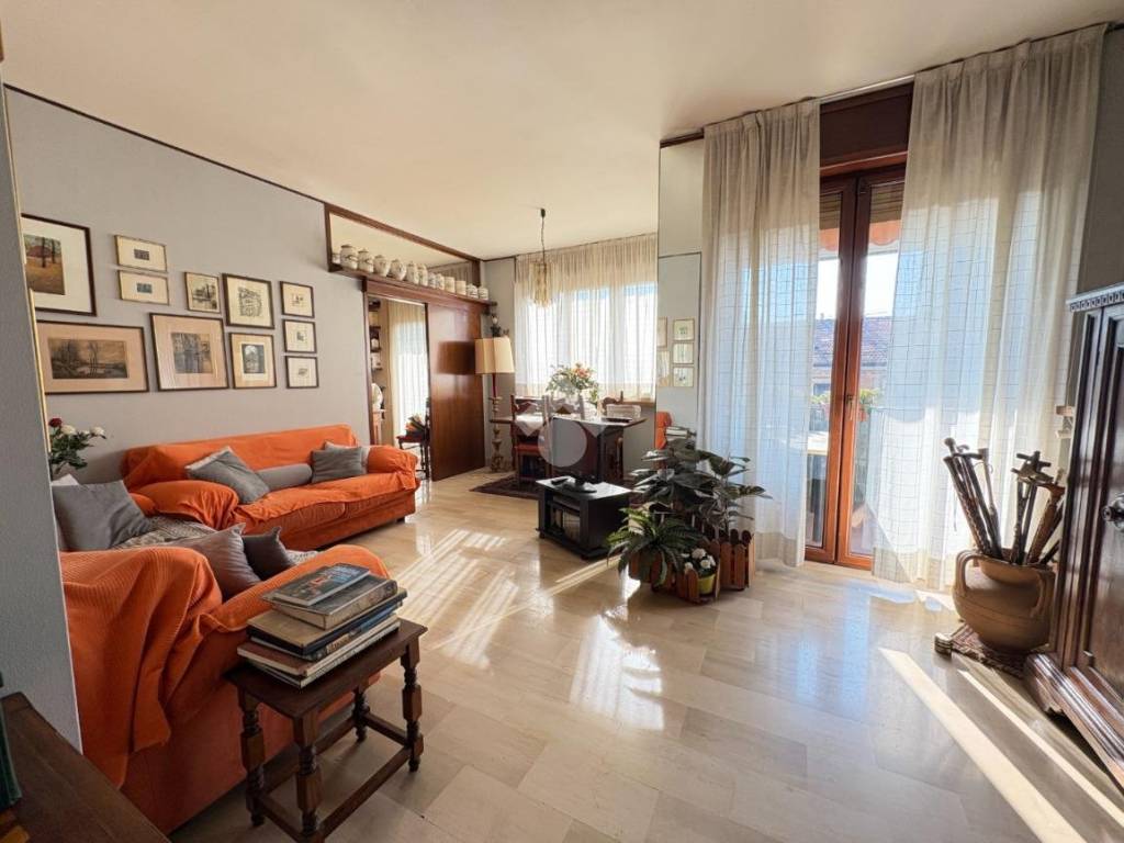 appartamento in vendita a Milano in zona Lorenteggio