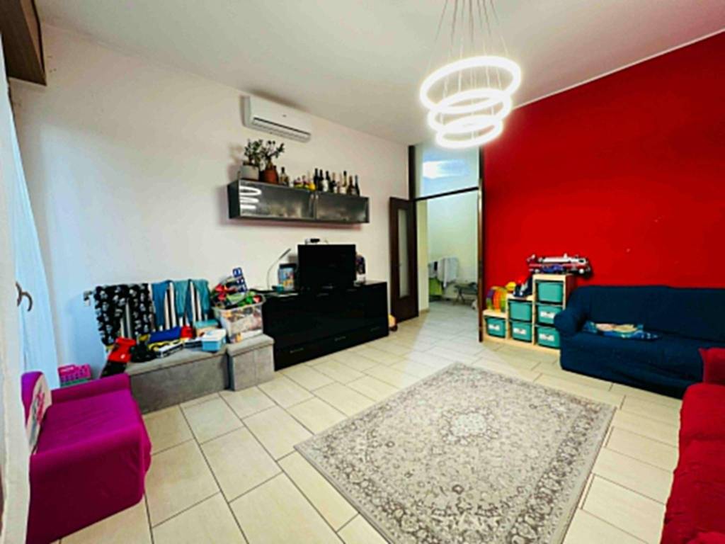 appartamento in vendita a Milano in zona Famagosta