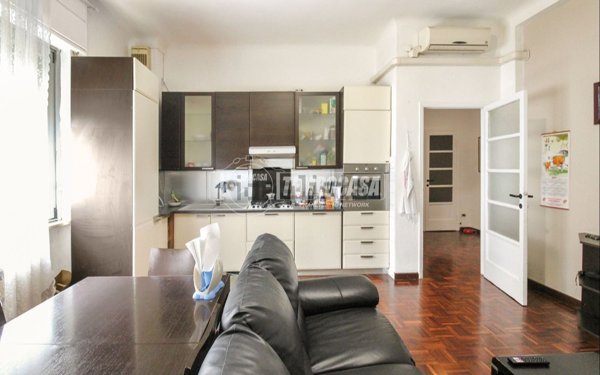 appartamento in vendita a Milano in zona Porta Vittoria