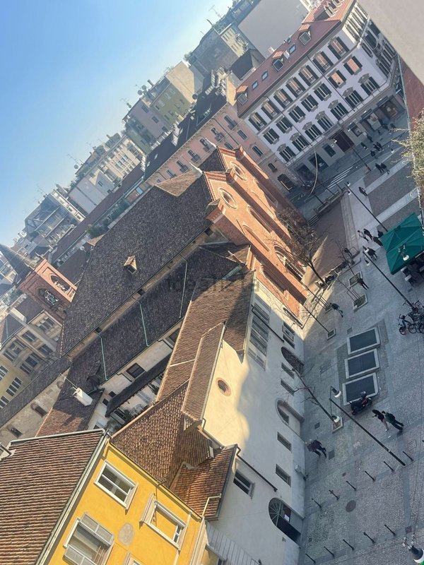 appartamento in vendita a Milano in zona Porta Nuova
