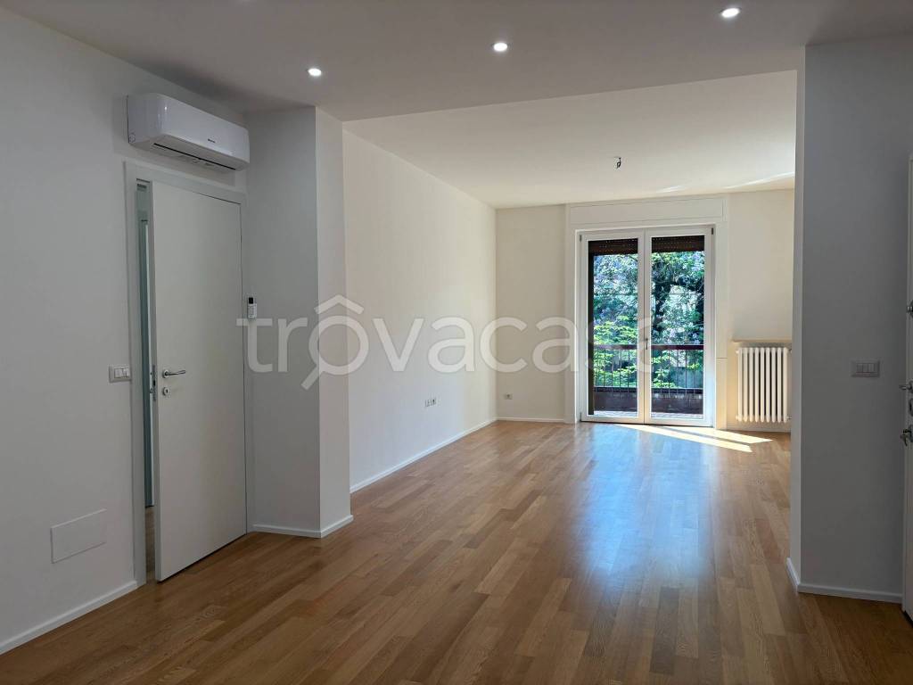 appartamento in vendita a Milano in zona Isola