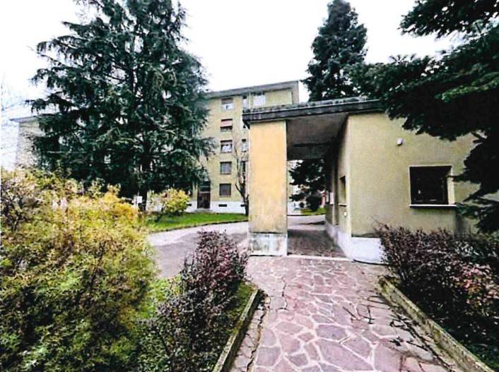 appartamento in vendita a Milano in zona Baggio
