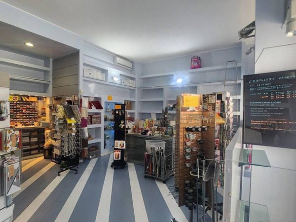 negozio in vendita a Milano in zona Solari