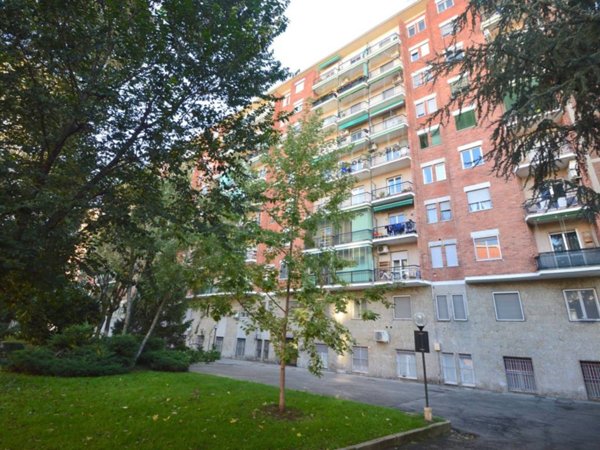 appartamento in vendita a Milano in zona Famagosta