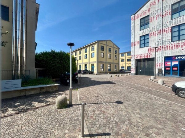 appartamento in vendita a Milano in zona Ronchetto delle Rane