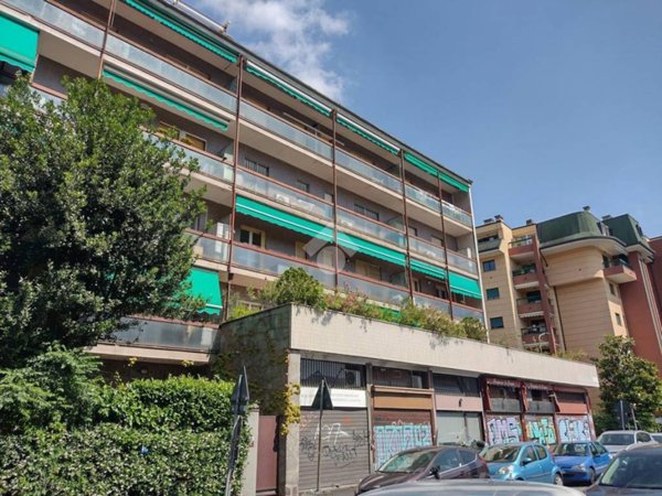 negozio in vendita a Milano in zona Precotto