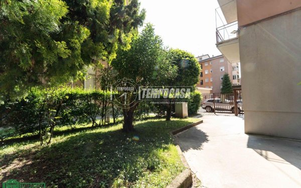 appartamento in vendita a Milano in zona Crescenzago