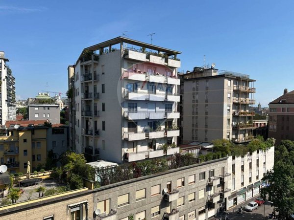 appartamento in vendita a Milano in zona Guastalla