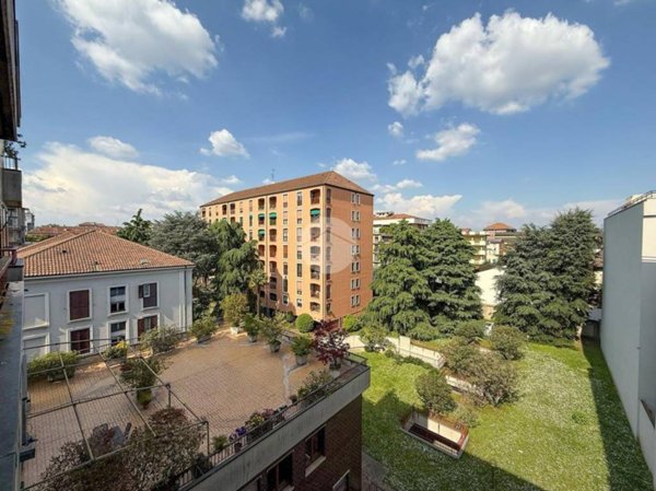 appartamento in vendita a Milano in zona Affori