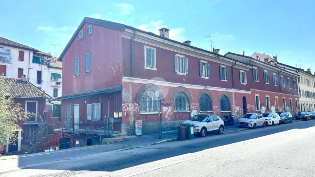 appartamento in vendita a Milano in zona Chiesa Rossa