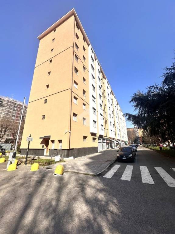 appartamento in vendita a Milano in zona Gallaratese