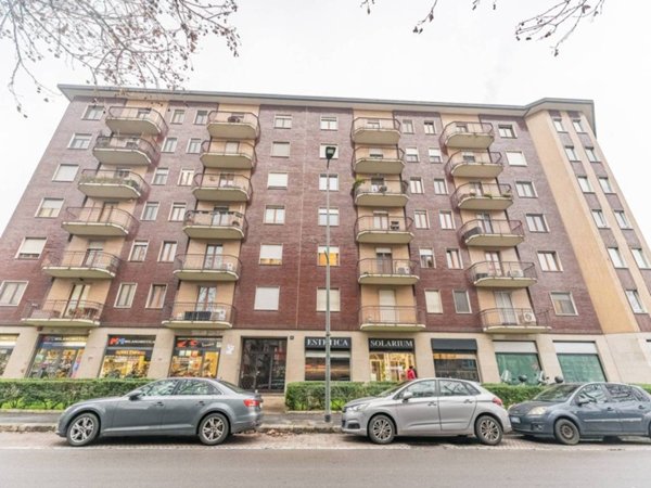 appartamento in vendita a Milano in zona Famagosta