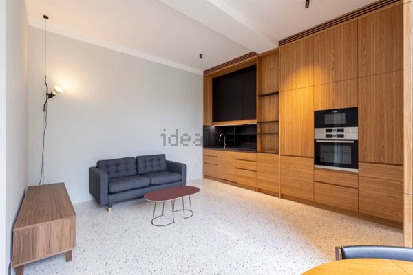 appartamento in vendita a Milano in zona Cadorna