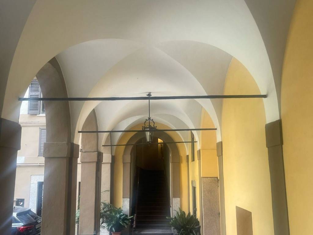 appartamento in vendita a Milano in zona Sant'Ambrogio