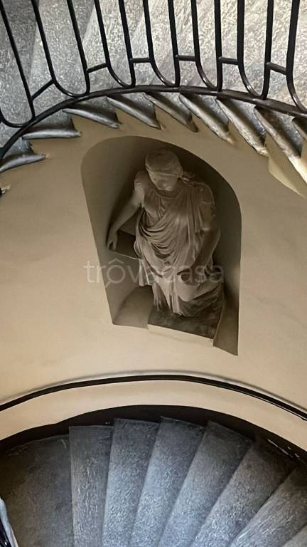 appartamento in vendita a Milano in zona Sant'Ambrogio