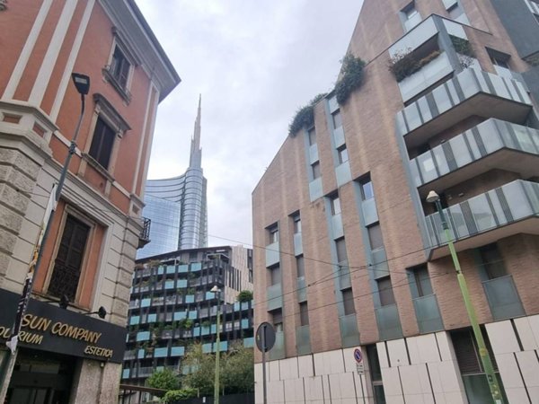 appartamento in vendita a Milano in zona Porta Nuova