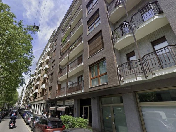 ufficio in vendita a Milano in zona Porta Venezia
