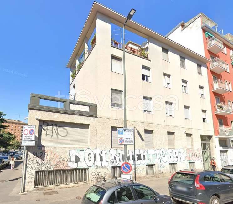 appartamento in vendita a Milano in zona Cascina dei Pomi