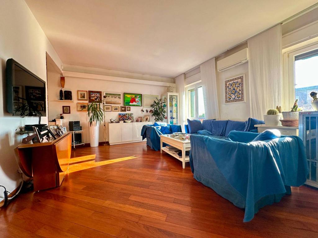 appartamento in vendita a Milano in zona Porta Genova