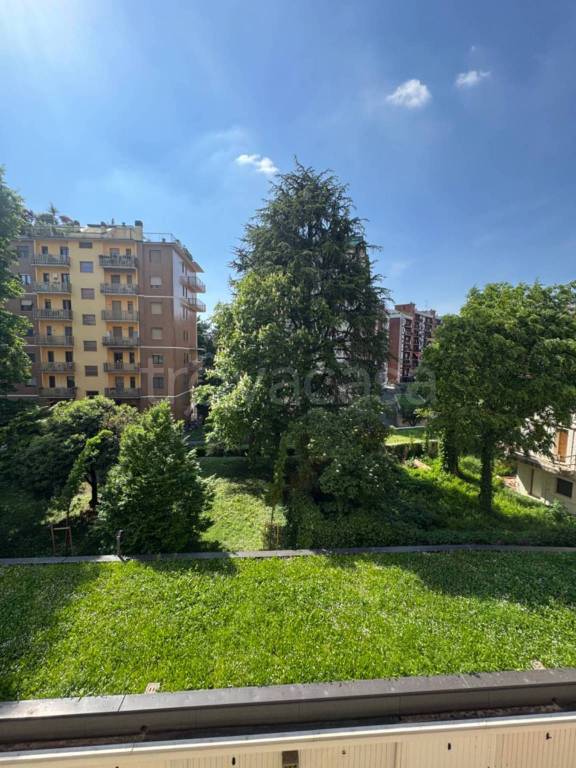 appartamento in vendita a Milano in zona Barona