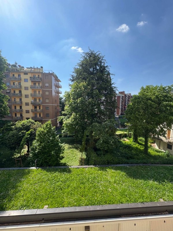 appartamento in vendita a Milano in zona Famagosta
